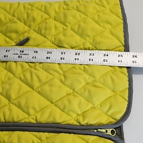 Vibrant Soft Sueded Fabric Yellow Green Quilted Vest Sip Pockets Dble Zip - Picture 9 of 13
